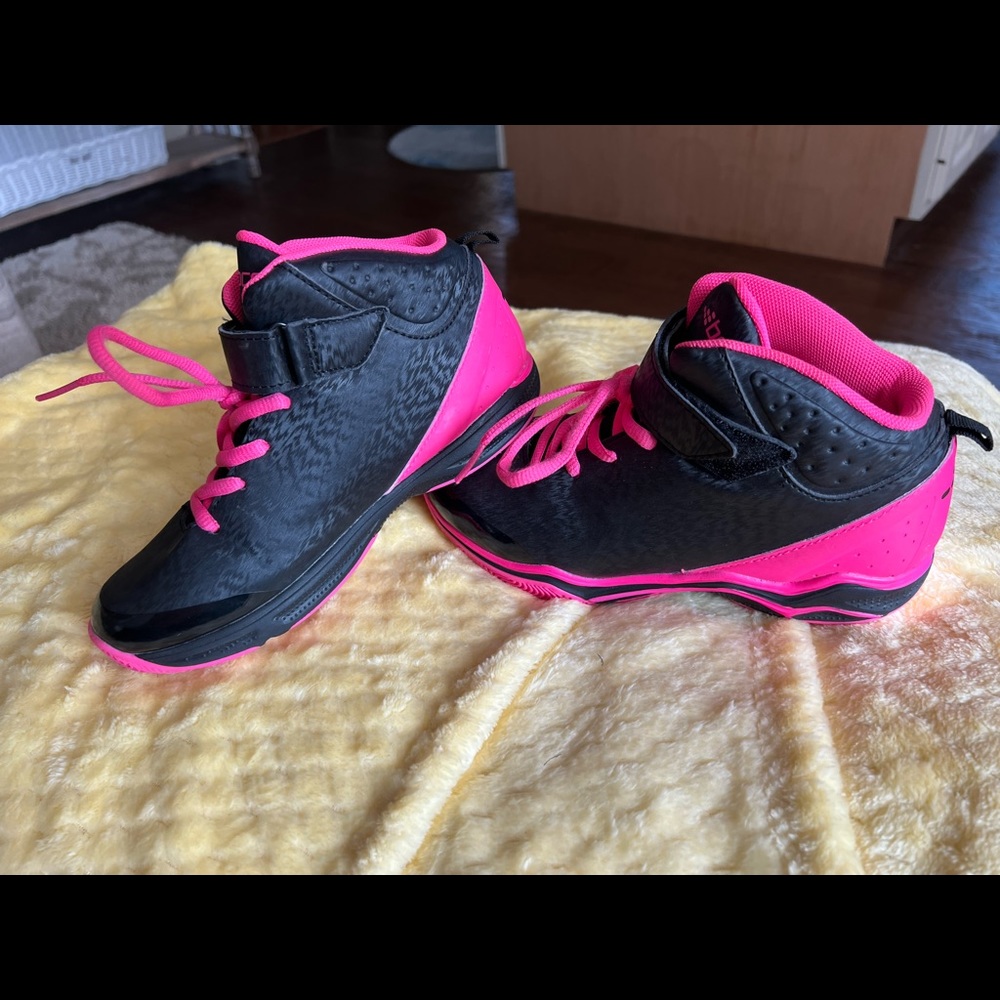 BCG Girls Hightop Sneakers-Size 2.5-Like New!